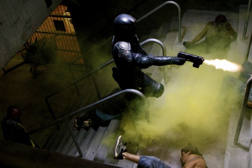 Karl-Urban-as-Judge-Dredd-in-Dredd-3d-with-Lawgiver