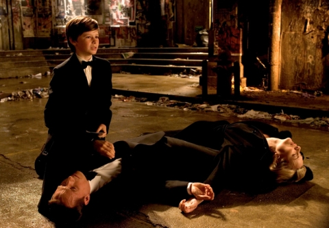 batman-begins-bruce-with-dead-parents