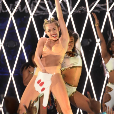 miley-cyrus-vma-video_0
