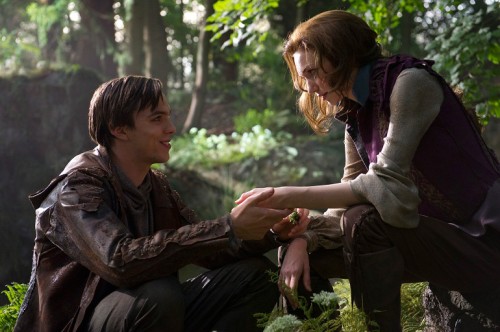 nicholas-hoult-eleanor-tomlinson-jack-the-giant-slayer-2