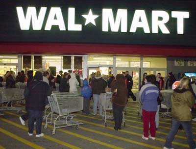 nightime-shopping-crowd-outside-walmart