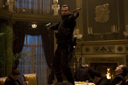 the-punisher-war-zone-akimbo-stand-table